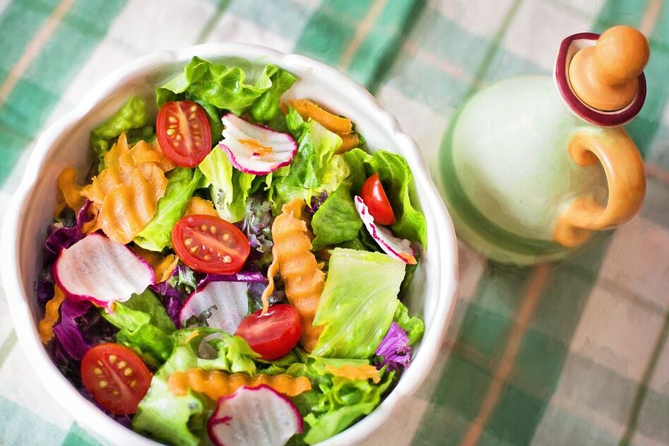 zeleninový salát pro keto dietu