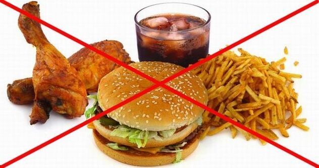 Při pankreatitidě musíte dodržovat přísnou dietu, vyloučit ze stravy škodlivé potraviny. 